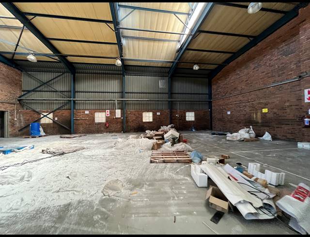944M² WAREHOUSE TO LET IN SEBENZA